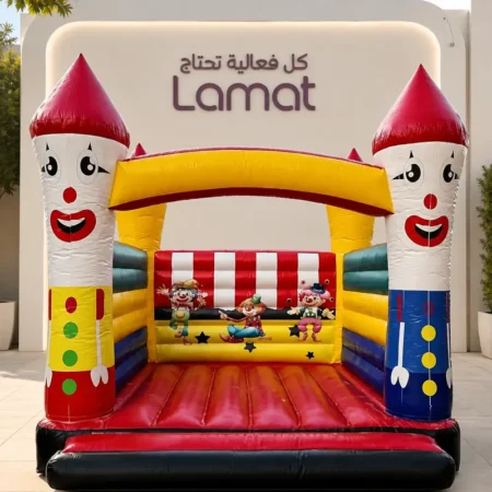 نطيطة مهرج هوائية بتصميم سيرك بألوان الأحمر والأصفر والأزرق