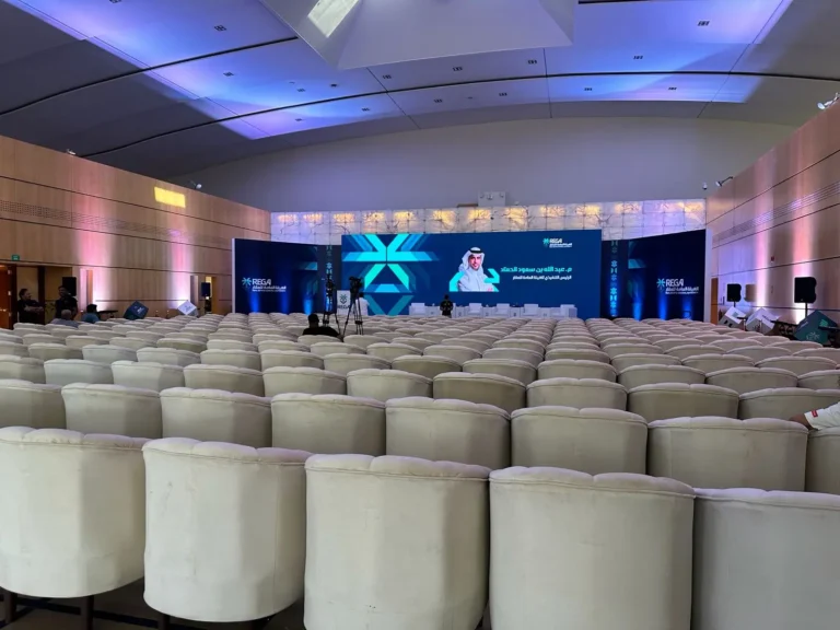 تجهيز قاعة مؤتمر