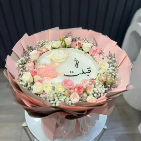بوكيهات الشموع والورد الفاخرة مع عبارة مخصصة