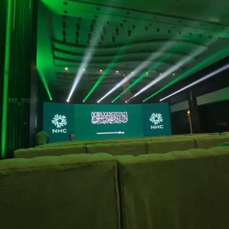 شاشة LED داخلية P1.9 للقاعات الرئيسية شاملة التركيب | تأجير شاشات في الرياض