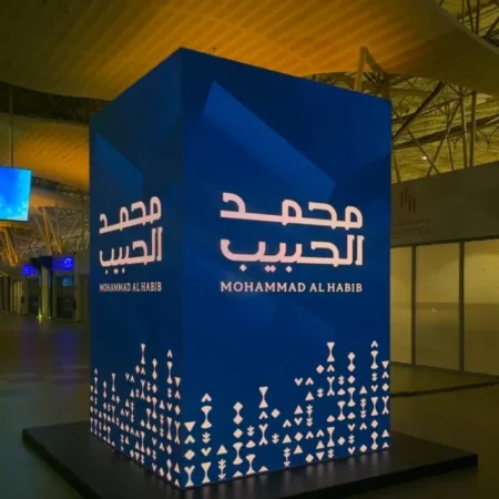 مكعب شاشات LED P1.9 بأربع واجهات عرض متصلة | تأجير شاشات في الرياض