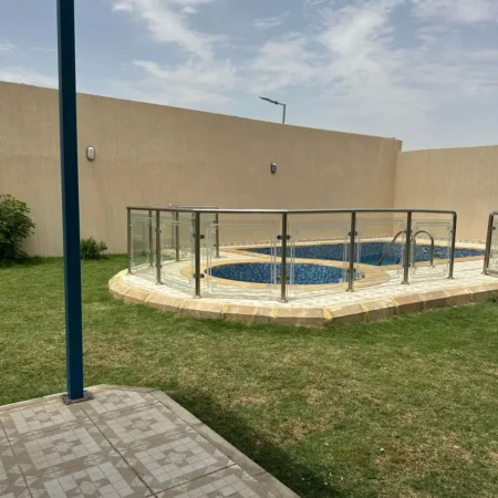 شاليه عائلي بمسبحين داخليين وجلسة تطل على الحديقة | حجز شاليه في ضاحية نمار بالرياض