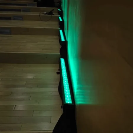 إضاءة مسطرة ليد RGB بطول متر للمسارح والدرج | تأجير إضاءة في الرياض