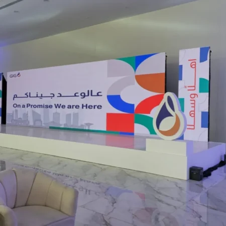 جدار شاشات P1.9 خلفية مسرح للندوات والمؤتمرات | تأجير شاشات في الرياض